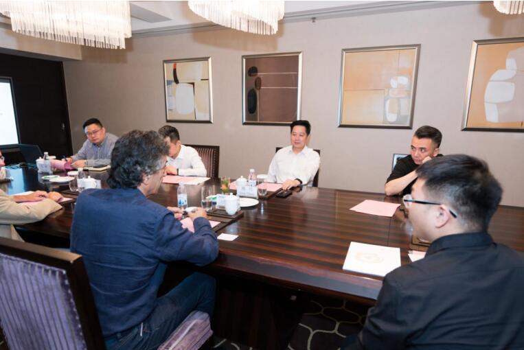 集团党委副书记、副董事长、总经理杨川会见维尼奥拉艺术研究中心创始人皮耶罗·洛卡瑟卡教授一行