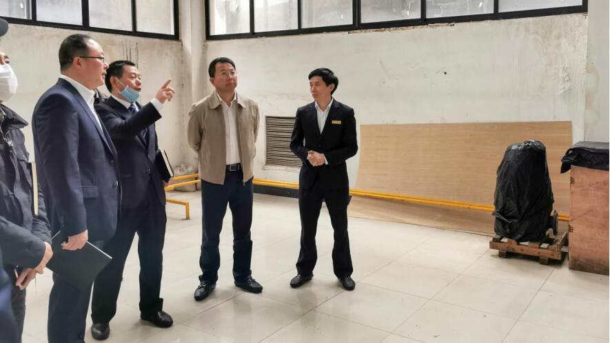 集团党委书记、董事长任丁会见川酒集团董事长曹勇一行