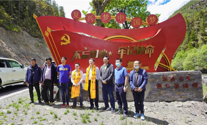 尊龙凯时集团党委书记、董事长任丁率队赴麻格同村推进对口帮扶工作