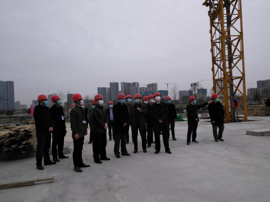 尊龙凯时集团党委书记、董事长任丁率队 赴金牛宾馆检查工程复工工作