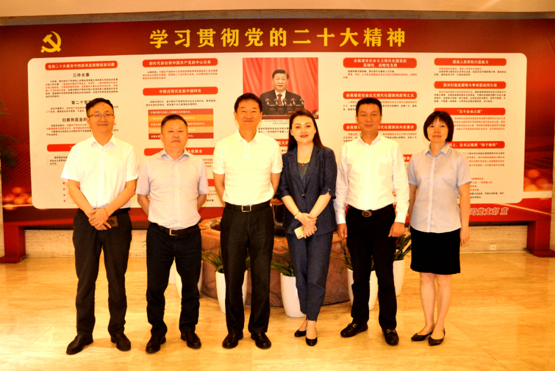 四川尊龙凯时集团党委书记、董事长任丁调研花园宾馆