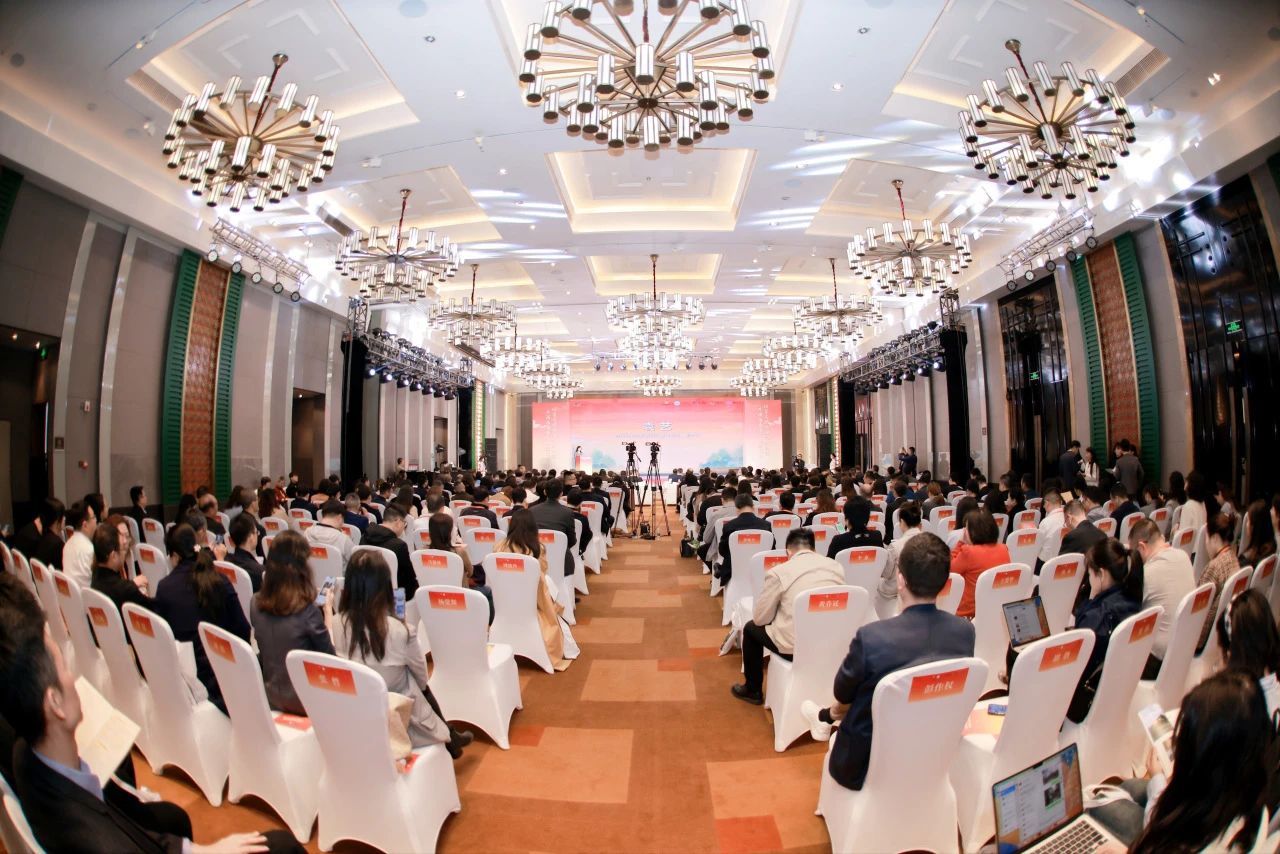 川渝文化旅游企业联盟、四川省文化旅游企业联盟2023年会在蓉开幕 游勇主持活动开幕式