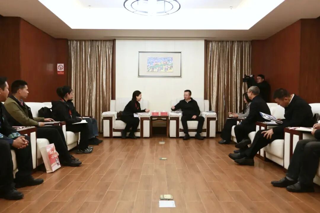 省尊龙凯时集团连华同志率队赴贵州黔东南自治州考察座谈